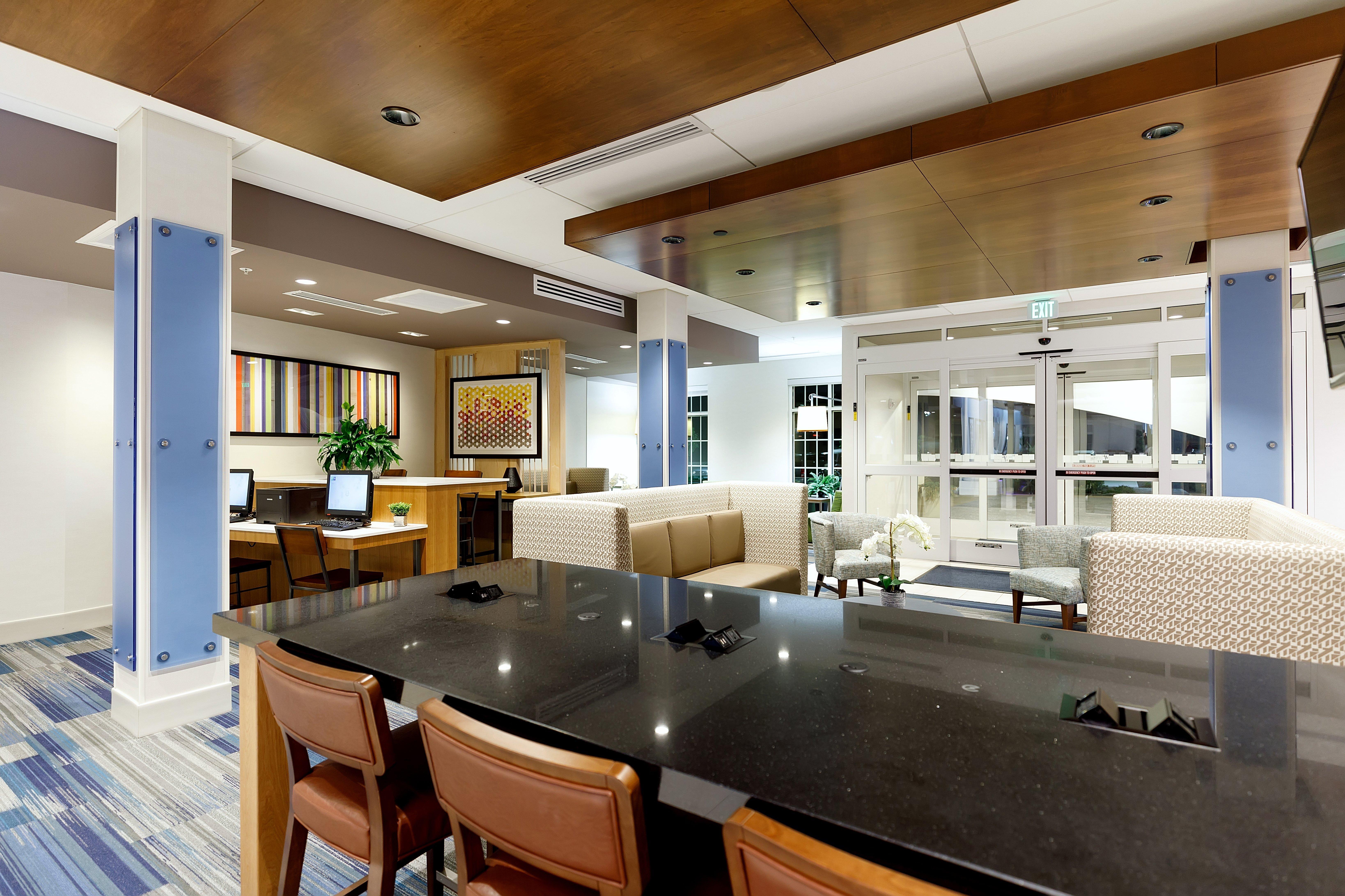 Holiday Inn Express & Suites - Sturbridge By Ihg Εξωτερικό φωτογραφία