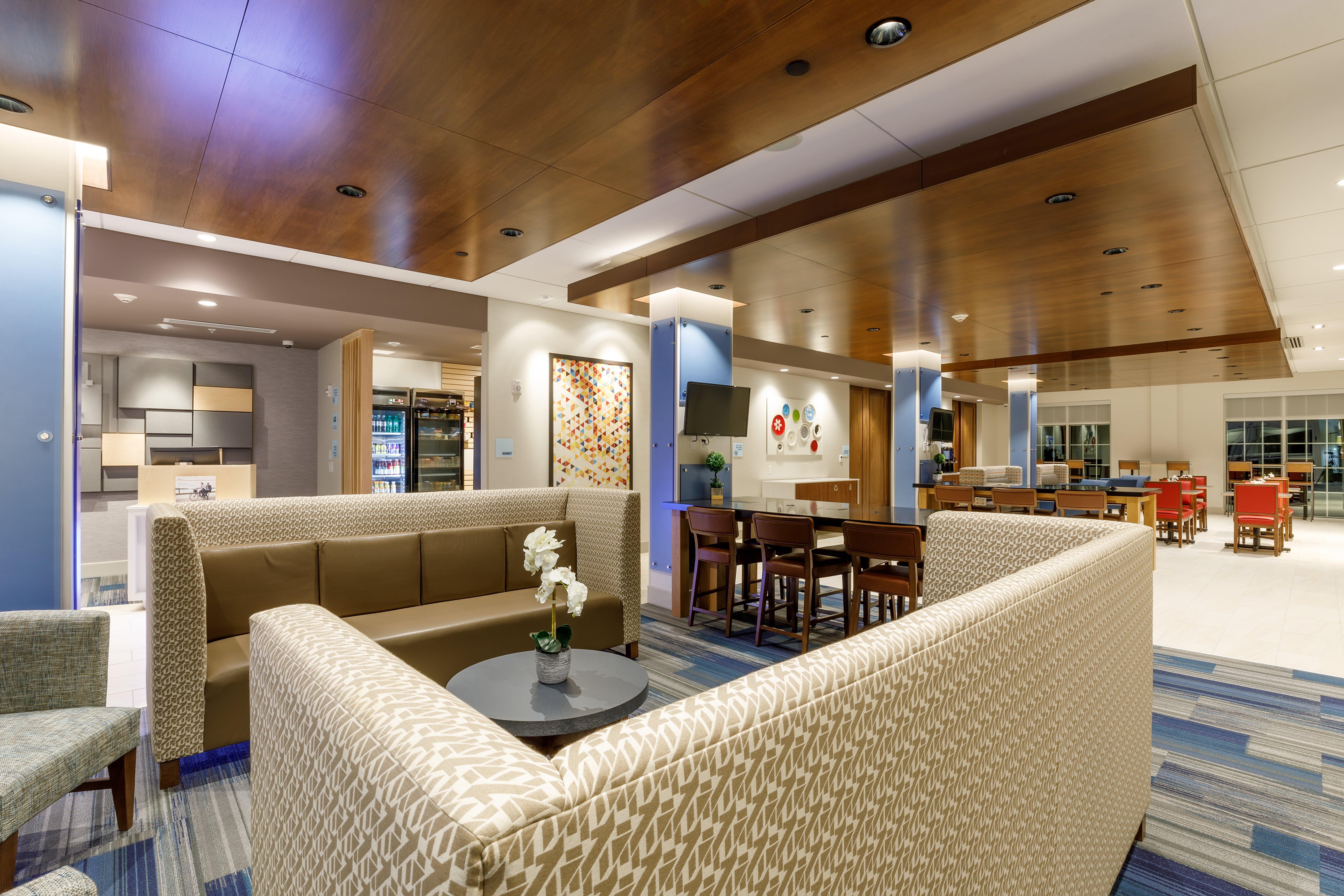 Holiday Inn Express & Suites - Sturbridge By Ihg Εξωτερικό φωτογραφία