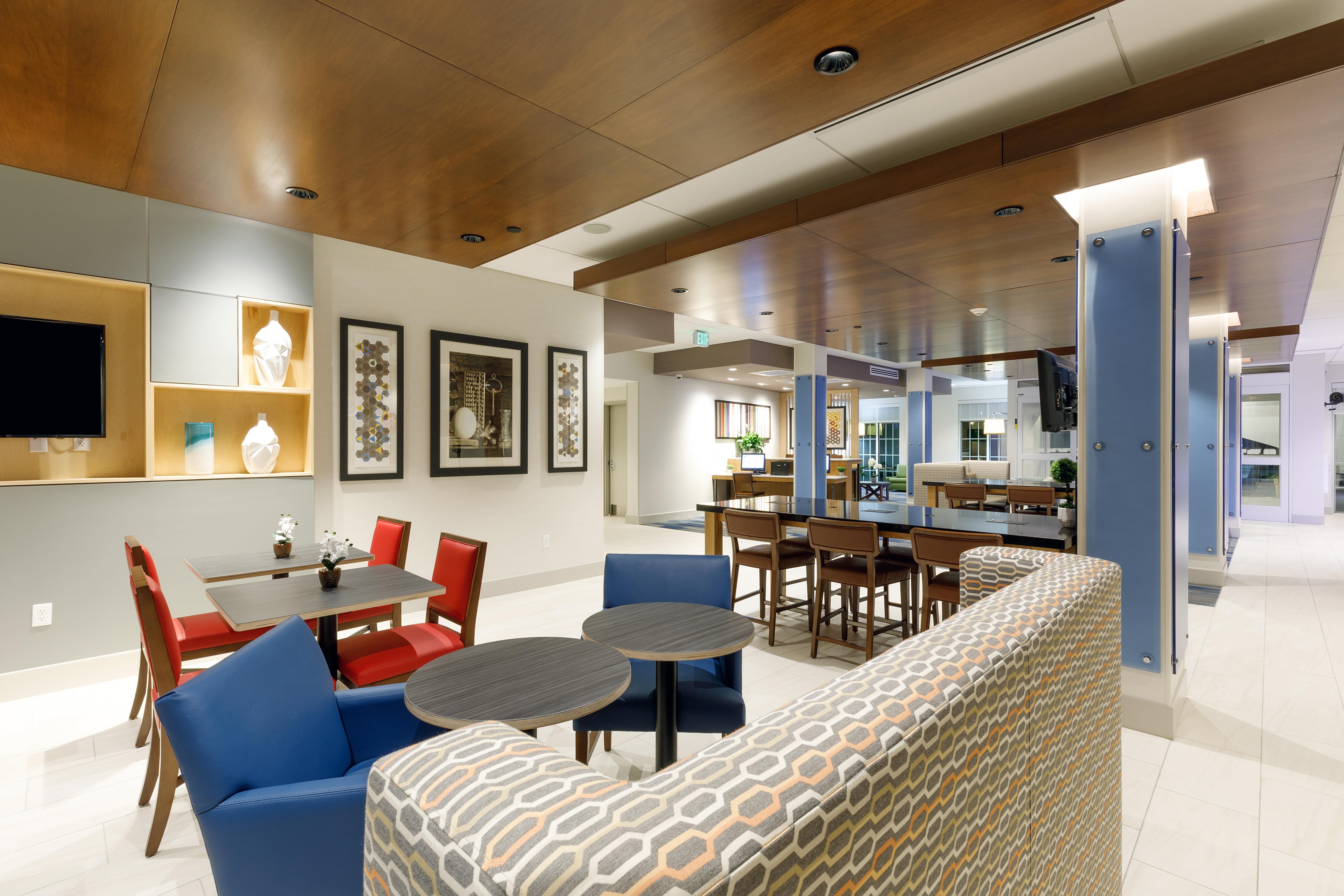 Holiday Inn Express & Suites - Sturbridge By Ihg Εξωτερικό φωτογραφία