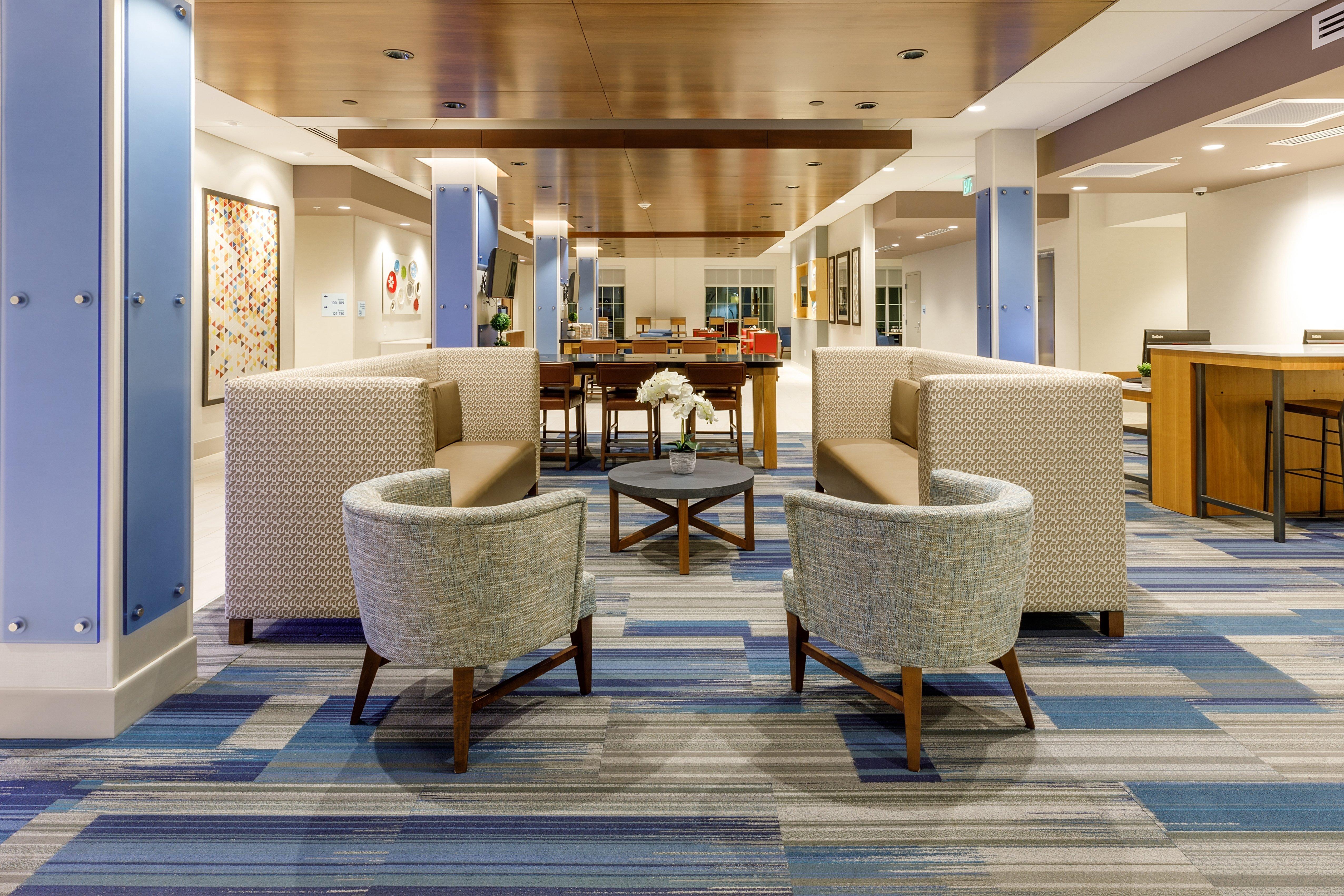 Holiday Inn Express & Suites - Sturbridge By Ihg Εξωτερικό φωτογραφία