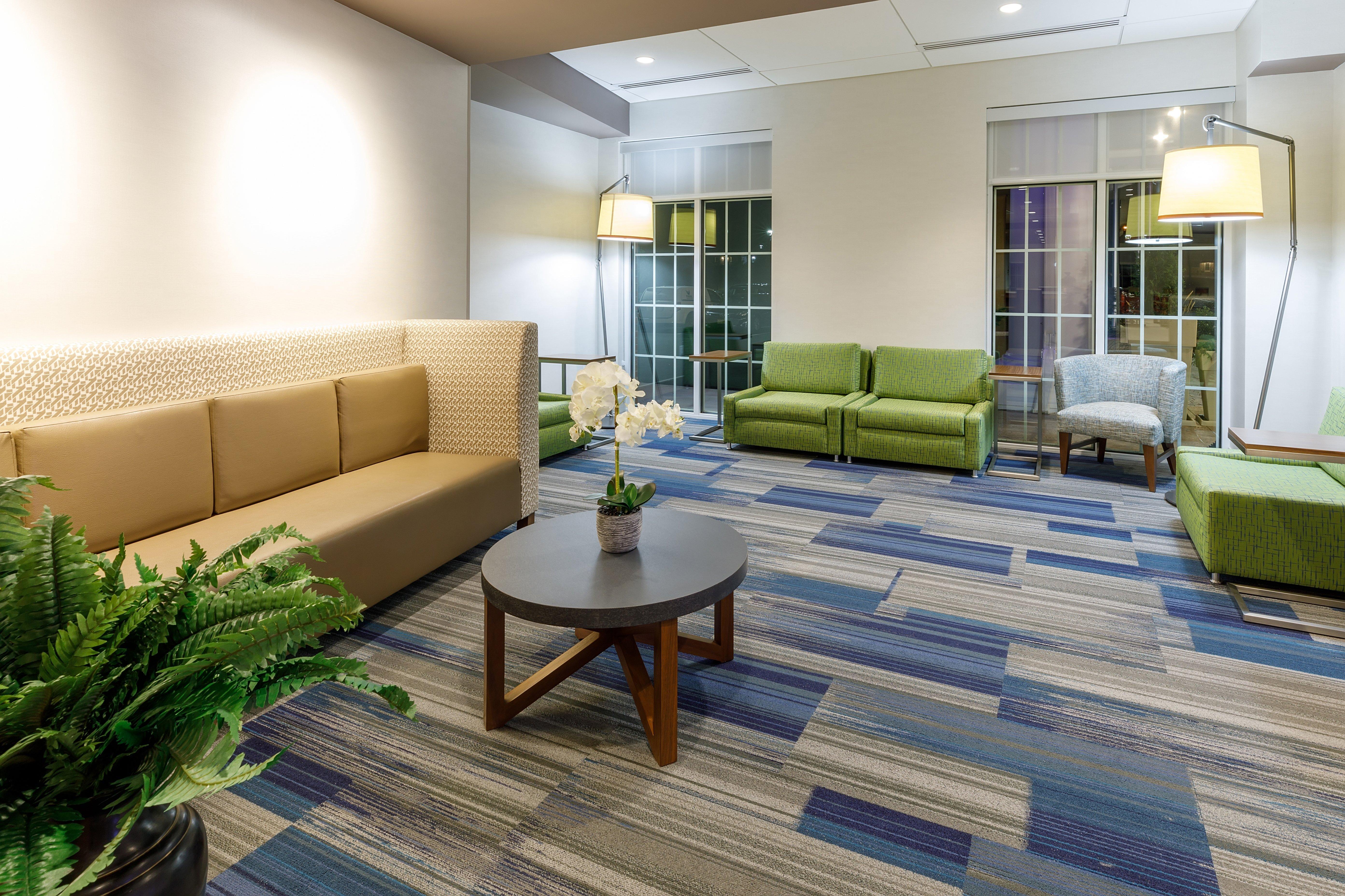 Holiday Inn Express & Suites - Sturbridge By Ihg Εξωτερικό φωτογραφία