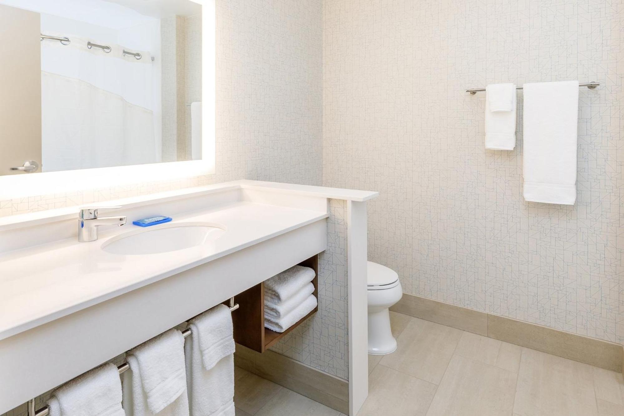Holiday Inn Express & Suites - Sturbridge By Ihg Εξωτερικό φωτογραφία