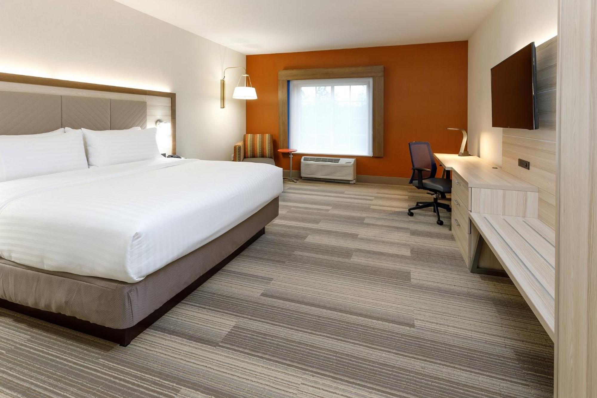 Holiday Inn Express & Suites - Sturbridge By Ihg Εξωτερικό φωτογραφία