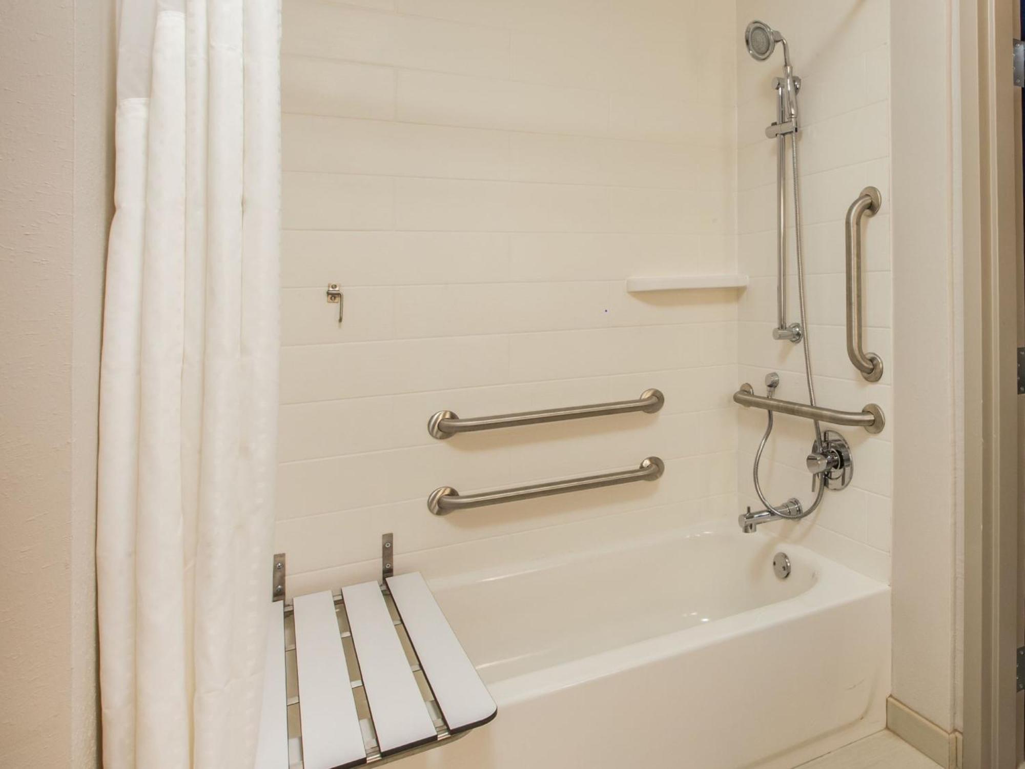 Holiday Inn Express & Suites - Sturbridge By Ihg Εξωτερικό φωτογραφία