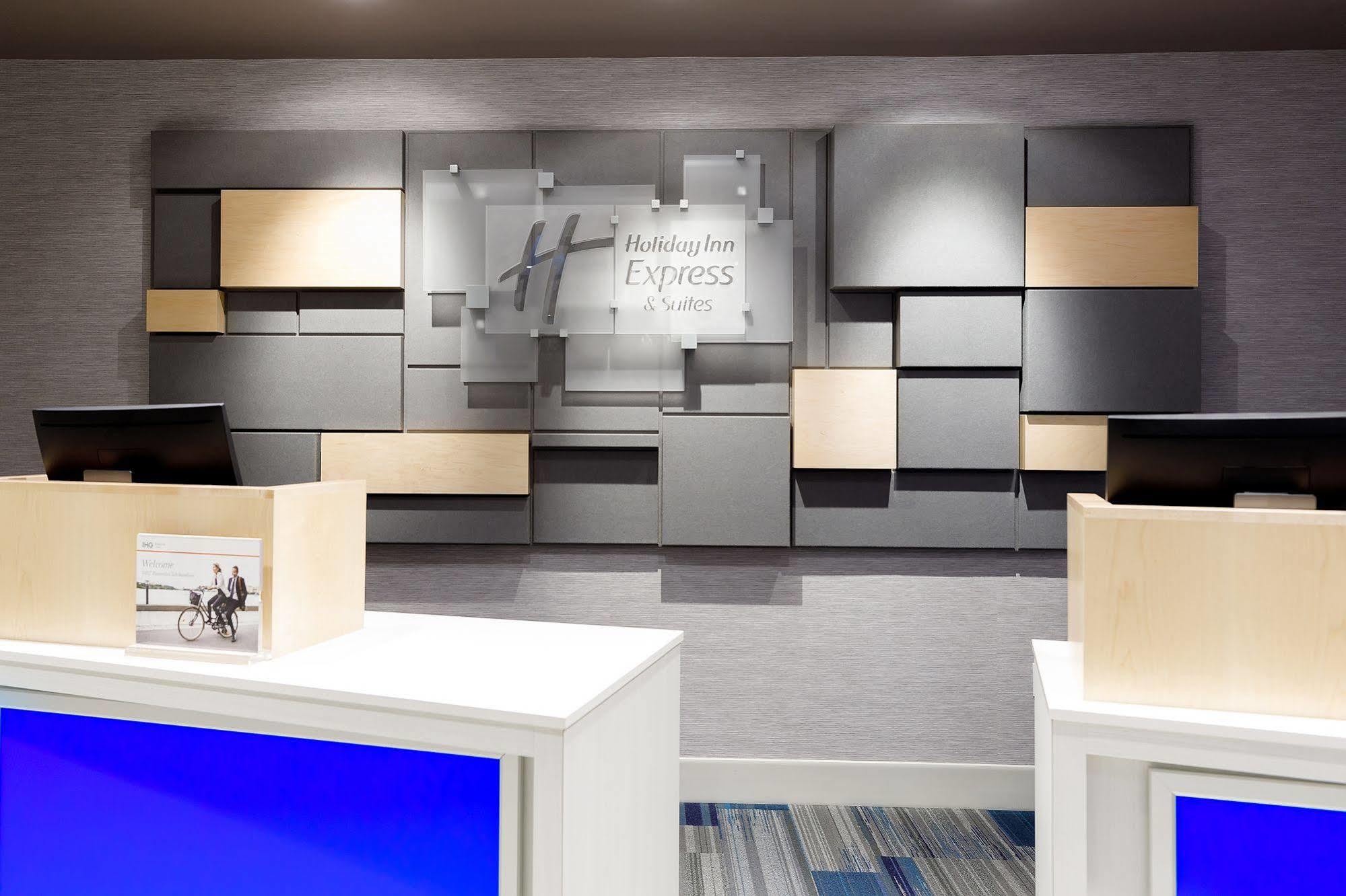 Holiday Inn Express & Suites - Sturbridge By Ihg Εξωτερικό φωτογραφία