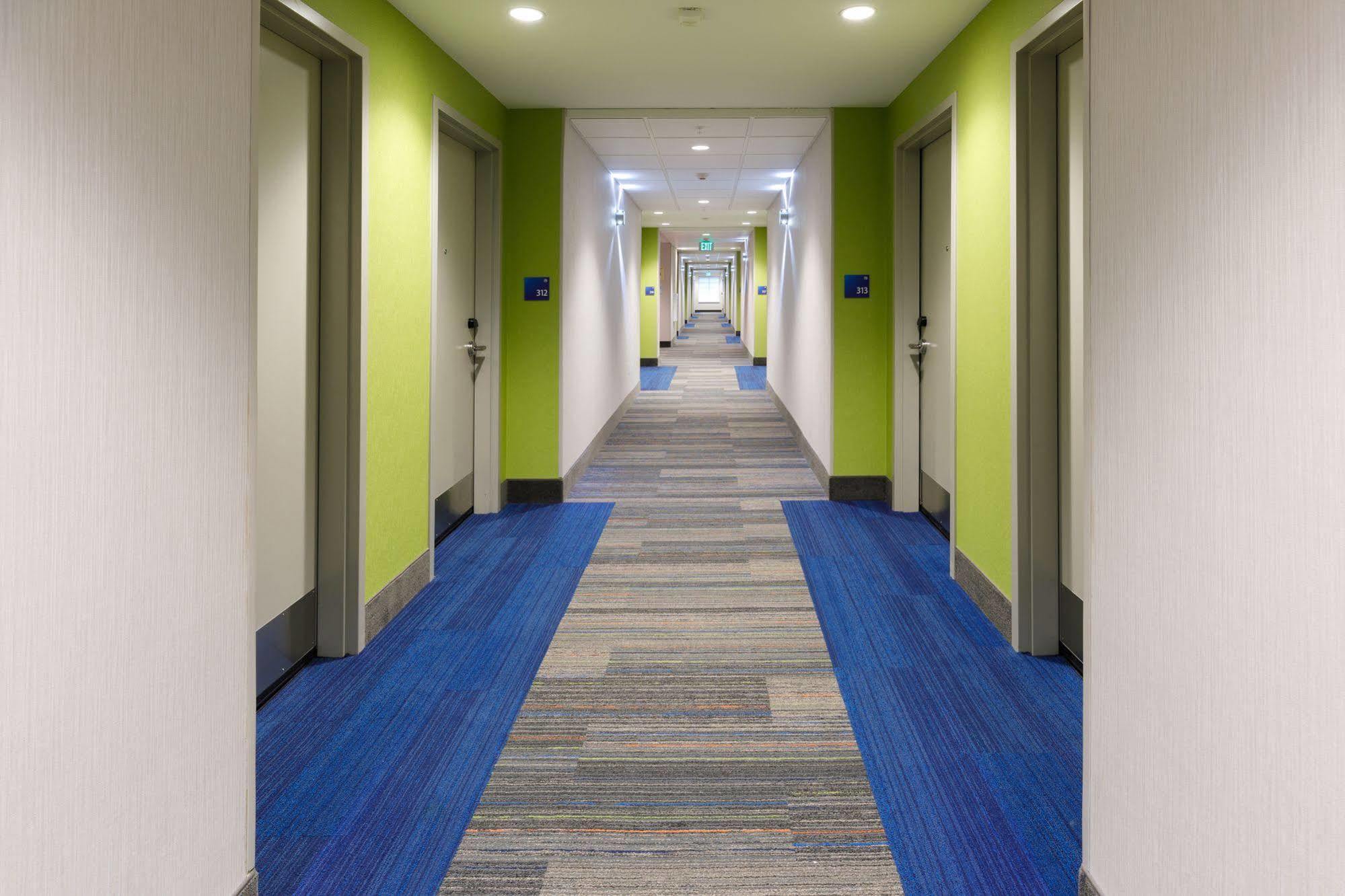 Holiday Inn Express & Suites - Sturbridge By Ihg Εξωτερικό φωτογραφία
