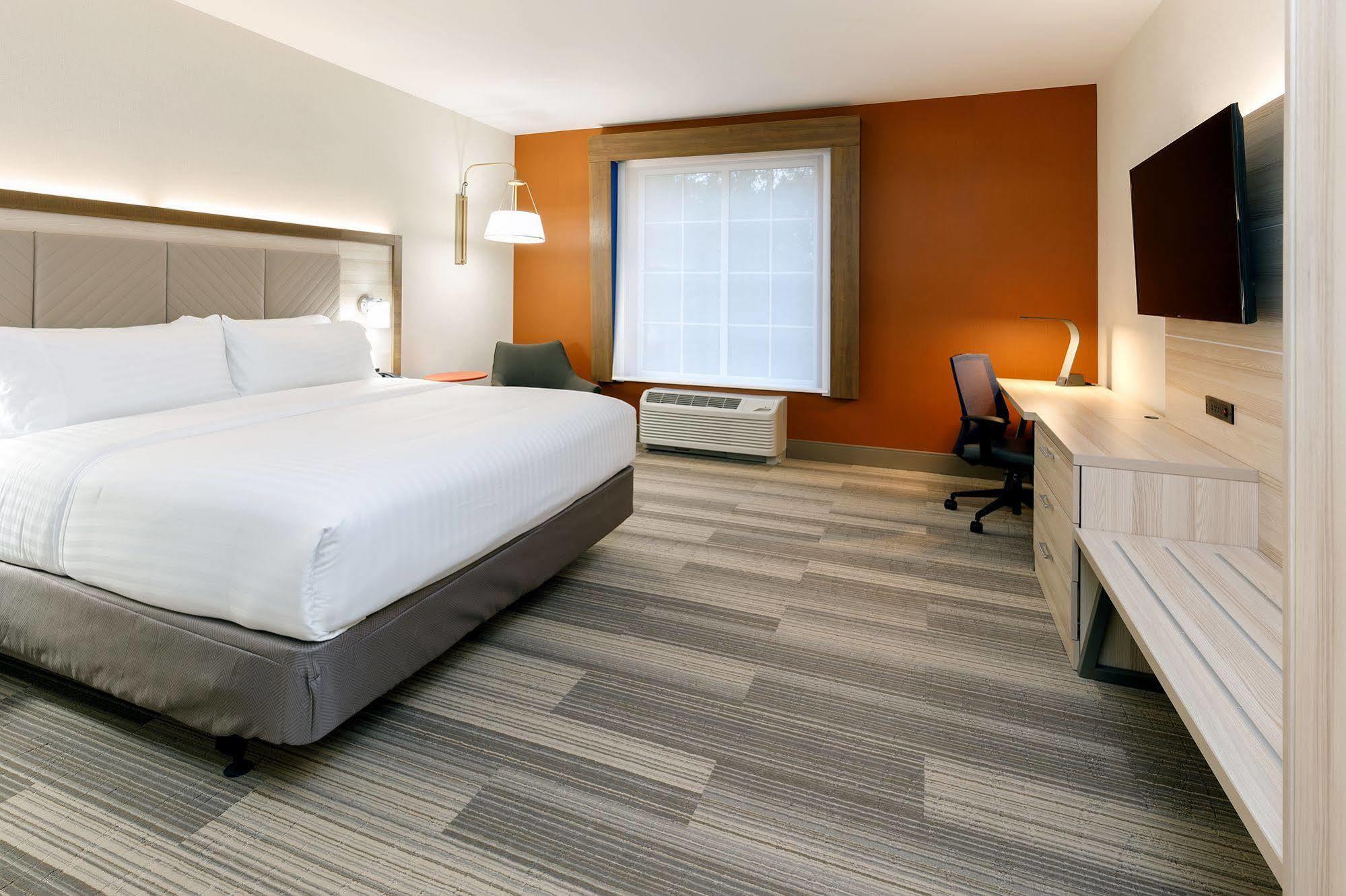 Holiday Inn Express & Suites - Sturbridge By Ihg Εξωτερικό φωτογραφία