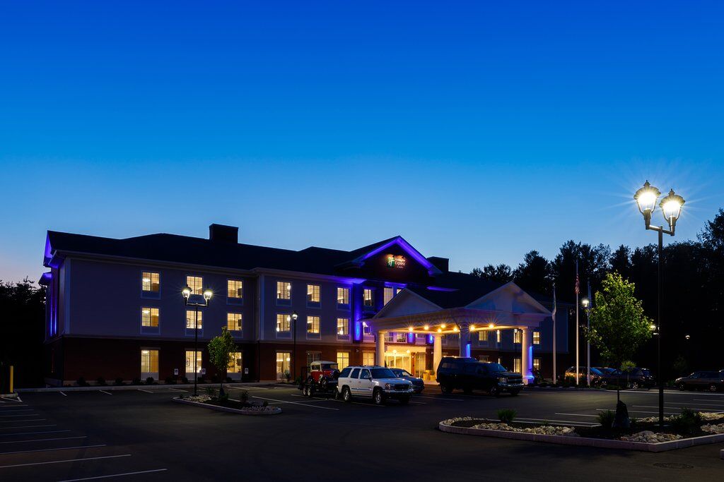 Holiday Inn Express & Suites - Sturbridge By Ihg Εξωτερικό φωτογραφία