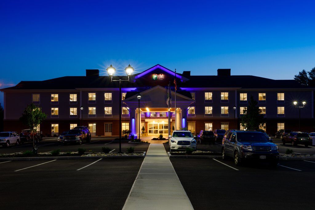 Holiday Inn Express & Suites - Sturbridge By Ihg Εξωτερικό φωτογραφία